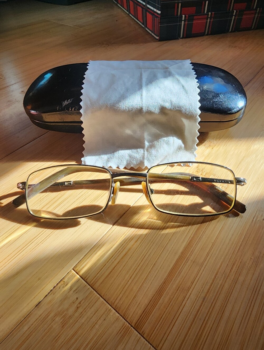 GUCCI Gold Metal Rectangle Reading Glasses with Case